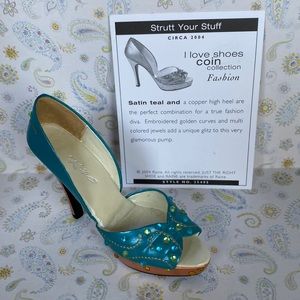 Just the right shoe by Raine. No box/displayed/used. “Strutt your stuff”